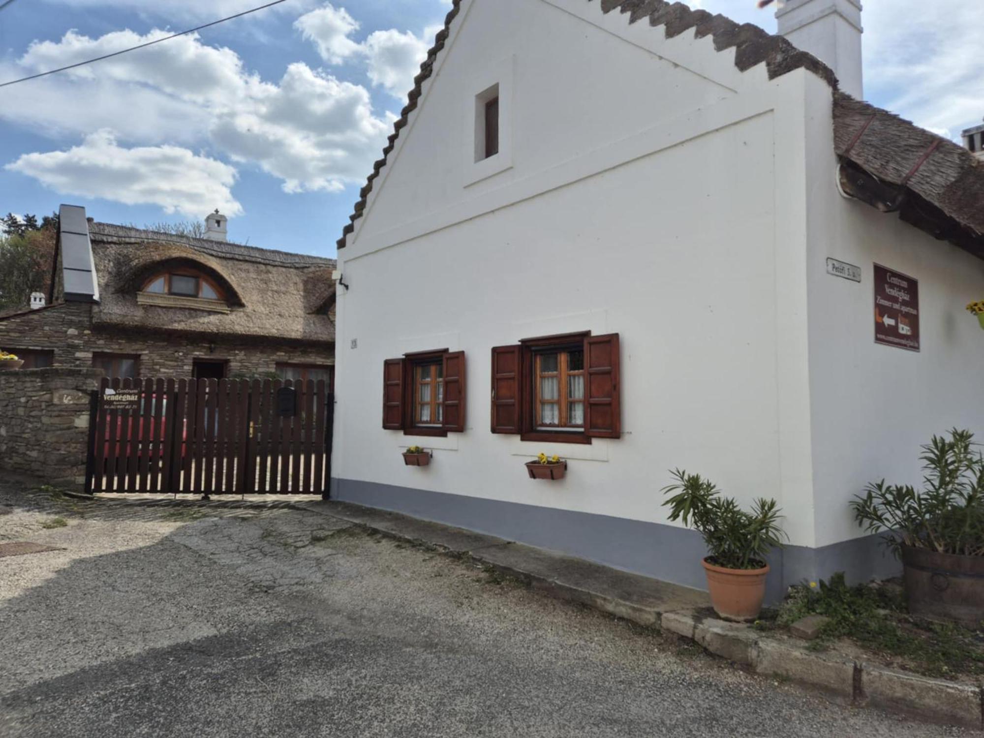 Centrum Vendeghaz Tihany Exterior photo